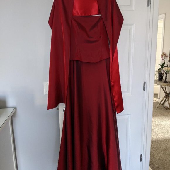 Floor length garnet evening dress - Picture 2 of 2